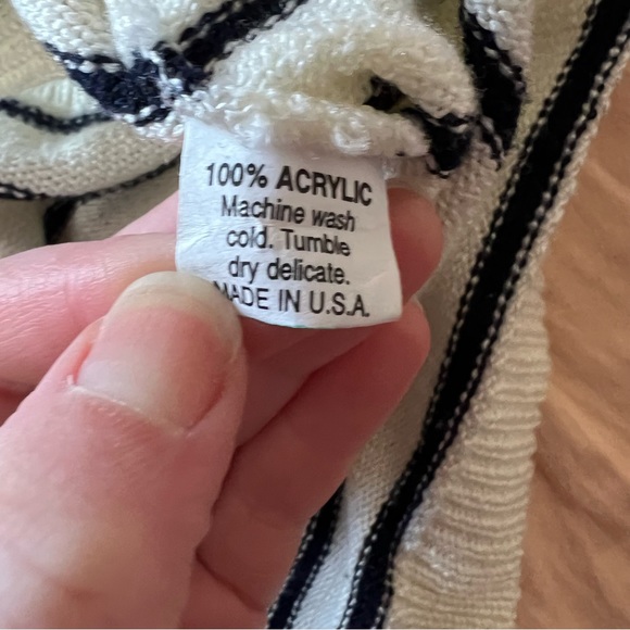 Women's Vintage 80's Alfred Dunner Navy and Cream Striped Cardigan - Picture 9 of 9